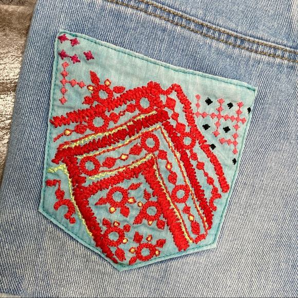 Kendall & Kylie Embroidered Jean Shorts Blue High Rise Cutoff Distressed Size 5 - Picture 7 of 10